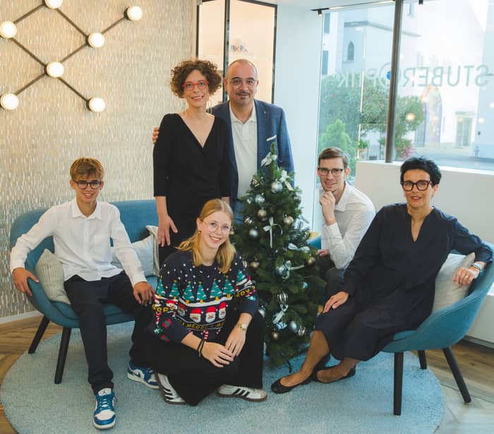 Wir wünschen Ihnen und Ihren Liebsten ein frohes Weihnachtsfest, erholsame Feiertage und einen erfolgreichen Start ins neue Jahr.🎅🥰