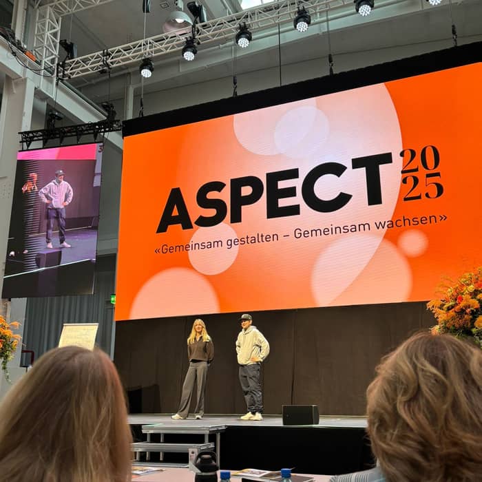 Ein herzliches Dankeschön an Team 93 für die Einladung zu einer inspirierenden Weiterbildung! 🙌
Wir durften faszinierende Einblicke in die Körpersprache mit Stefan Verra erhalten und haben zudem Spannendes über KI und ihre Möglichkeiten erfahren. 🤓💡